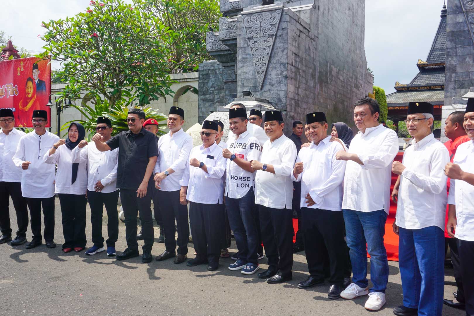 Ziarah Lebaran Megawati ke Makam Bung Karno, Bupati Blitar Rijanto: Momentum Mengingat Jasa Proklamator rijanto beky guntur basori sambut megawati ziarah bung karno blitar