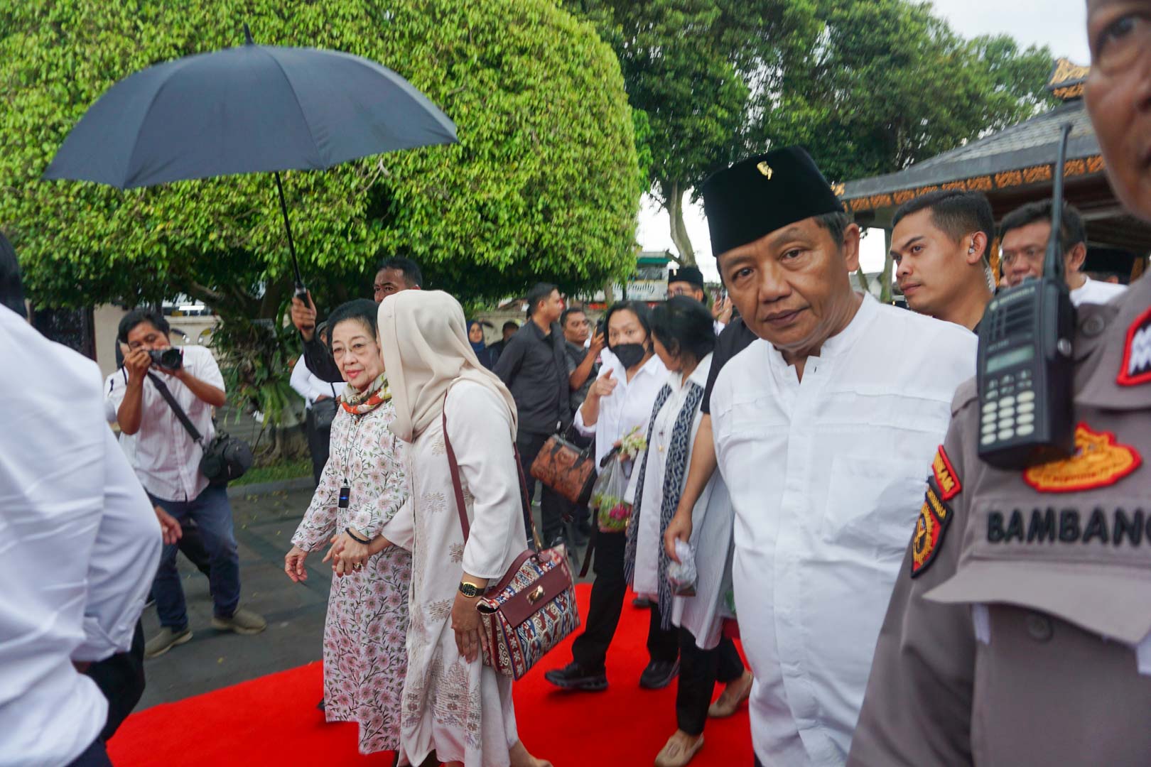 Guntur Kawal Ziarah Megawati Makam Bung Karno