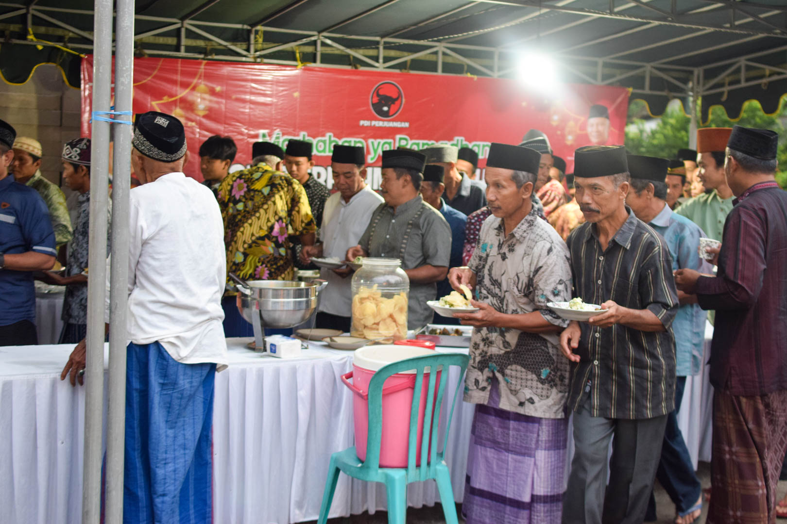 400 Warga Desa di Srengat Diajak Bukber Ramadhan PDIP, Kader Banteng Blitar Konsisten Dekat dengan Rakyat
