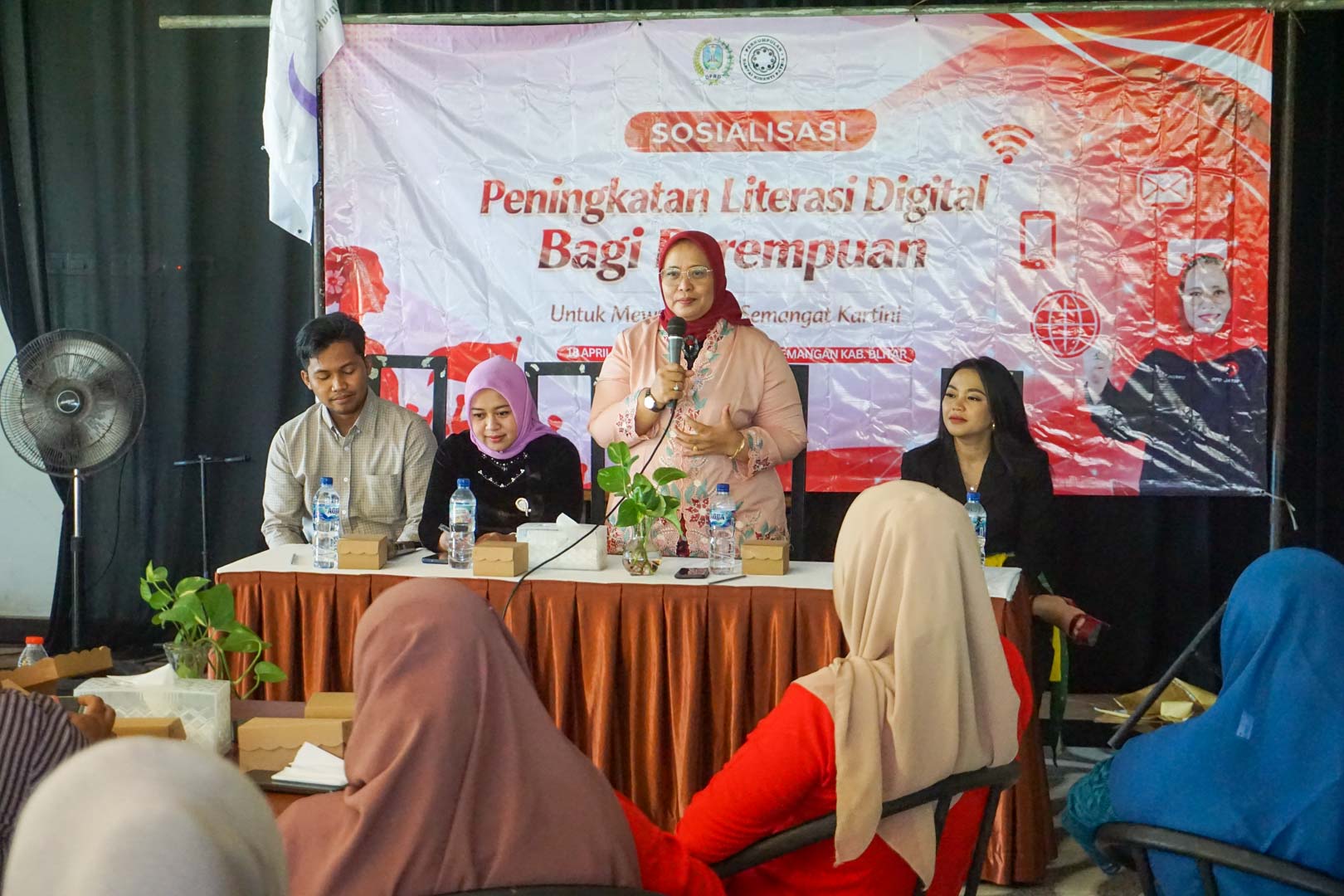 Bersama KPI Blitar Raya, Erma Susanti Ajak Perempuan Gunakan Media Sosial untuk Advokasi