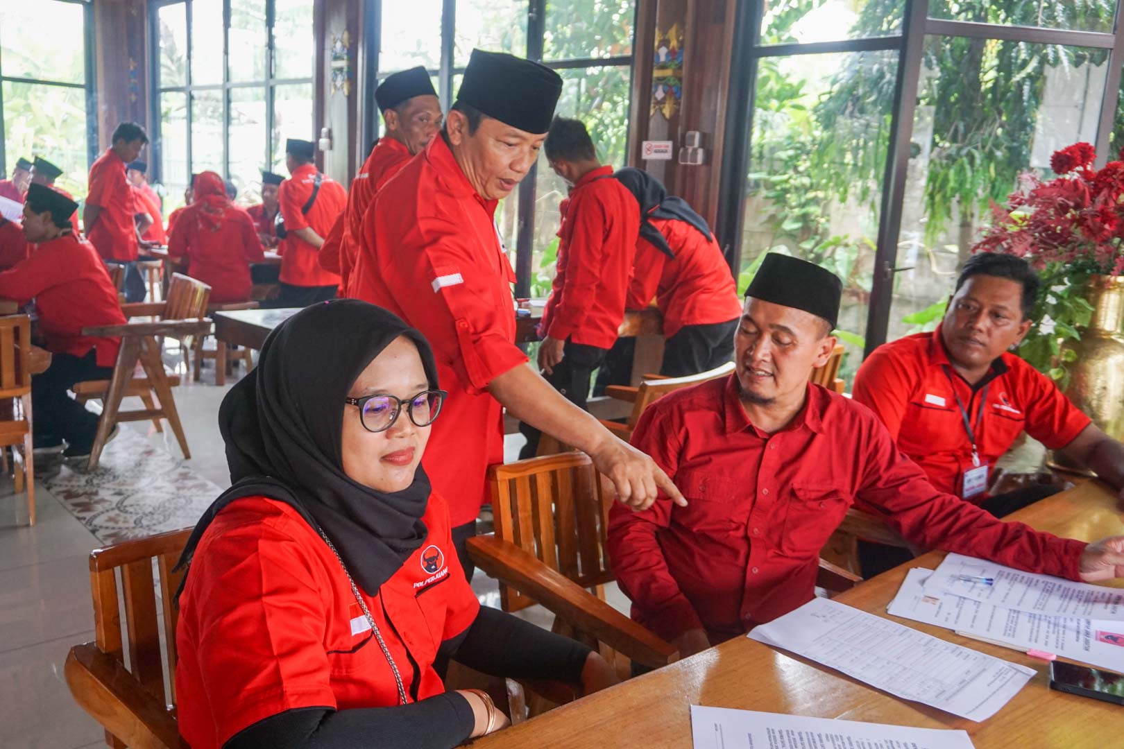 Pantau Langsung Fit Proper Test Hingga Musyawarah Formatur, Guntur Wahono Jamin Kualitas Pengurus PAC PDI Perjuangan Blitar Guntur Wahono Kawal Langsung Formatur Musancab PDI Perjuangan Kabupaten Blitar Selasa 14-4-2026