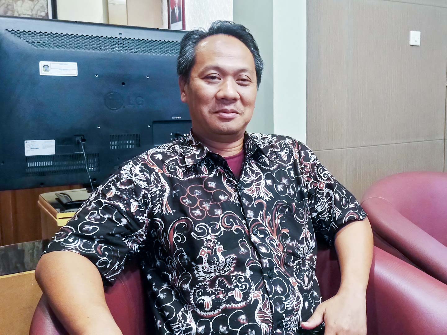 Ketua DPRD Kota Blitar dr Syahrul Alim di ruang kerjanya KafeBerita