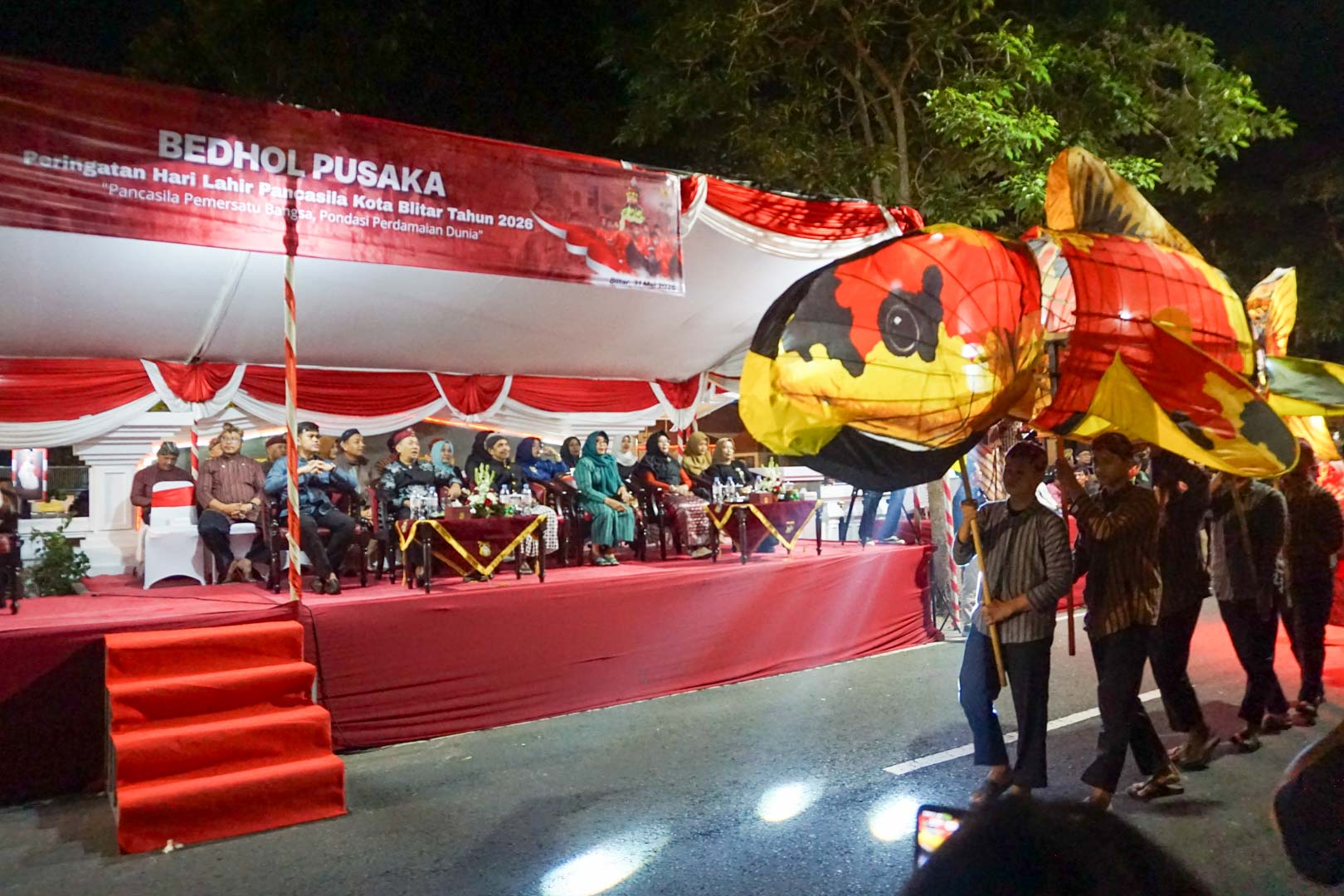 Pawai Lampion Malam Pancasila Digelar Meriah, Mas Ibin Ajak Warga Blitar Rawat Semangat Bung Karno