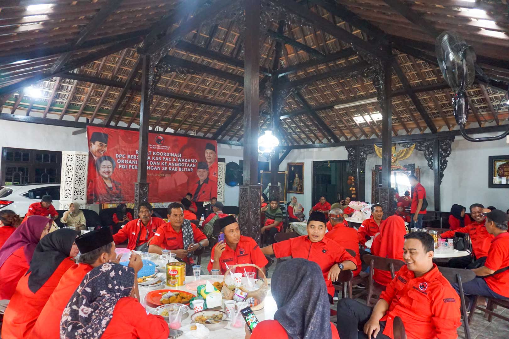 Kader PDIP Jombang di Rumah Guntur Wahono Blitar