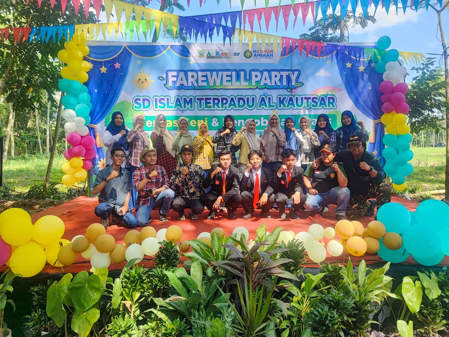 Belajar Peduli Lewat Aksi Nyata, SDIT Al-Kautsar Kebonduren-Blitar Padukan Farewell Party dengan Pengobatan Gratis Bersama Laskar Peduli Kasih pendidik dan tenaga pendidik di SD Islam Terpadu Al-Kautsar Kebonduren Ponggok Blitar 2026