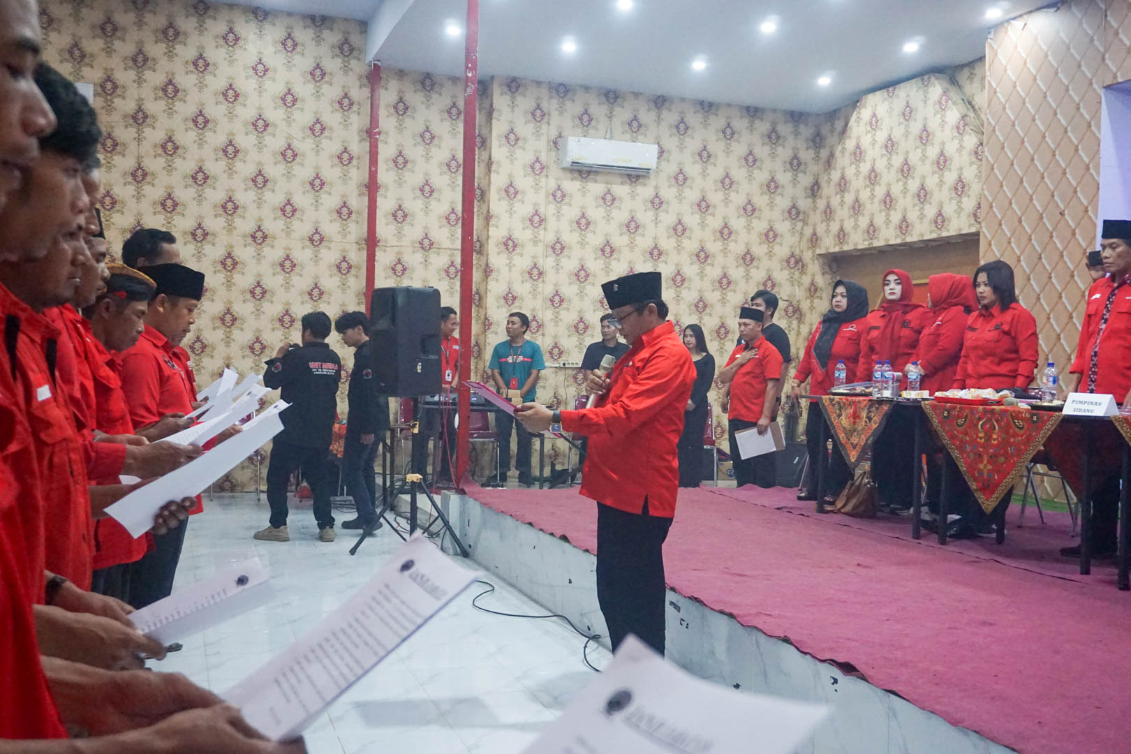Musran PDI Perjuangan di Ponggok Menyala! Guntur Wahono Optimis Basis Kekuatan Kemenangan Kabupaten Blitar Guntur Wahono lantik pengurus ranting ponggok Minggu 19 Juli 2026