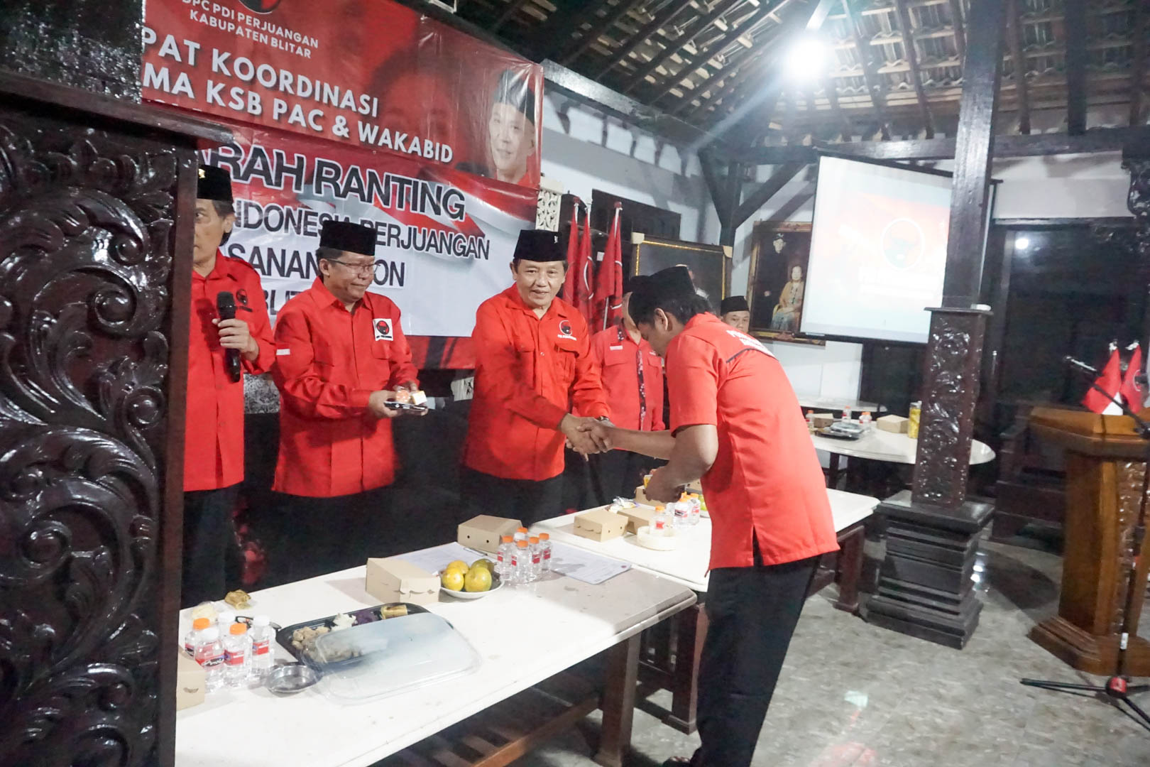 Musran PDI Perjuangan Kabupaten Blitar, Pengurus Ranting Diminta Perkuat Koordinasi: Jangan Sungkan ke Kantor DPC Guntur Wahono stempel partai musran PDIP Kecamatan Sanankulon Rabu 23 Juli 2026