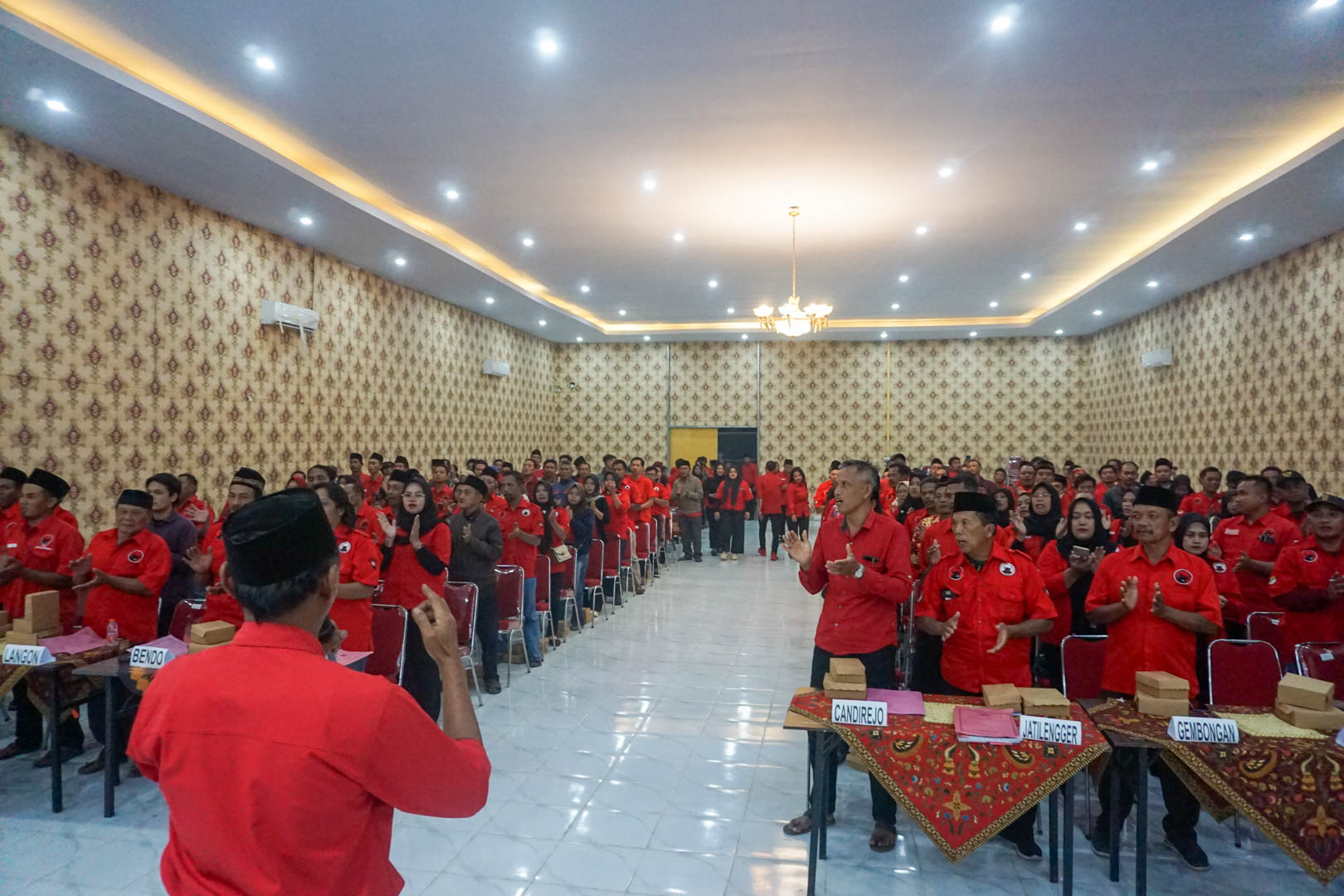 Musran PDI Perjuangan di Ponggok Menyala! Guntur Wahono Optimis Basis Kekuatan Kemenangan Kabupaten Blitar Musran PDI Perjuangan Ponggok Menyala Bergelora Militan Minggu 19 Juli 2026