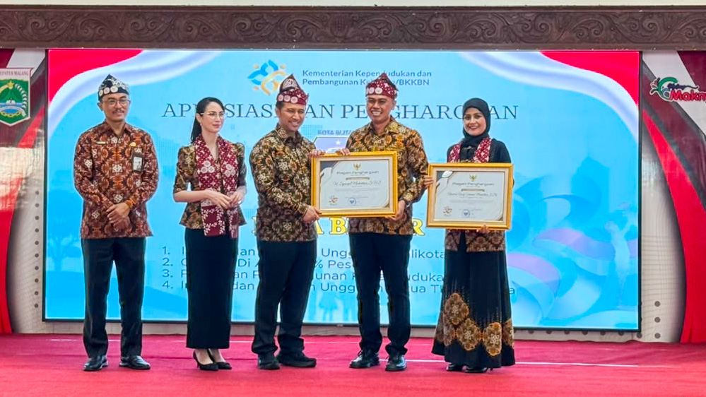 Mas Ibin Raih Apresiasi Kemendukbangga, Komitmen Bangun Keluarga Berkualitas Antar Kota Blitar Borong Lima Penghargaan