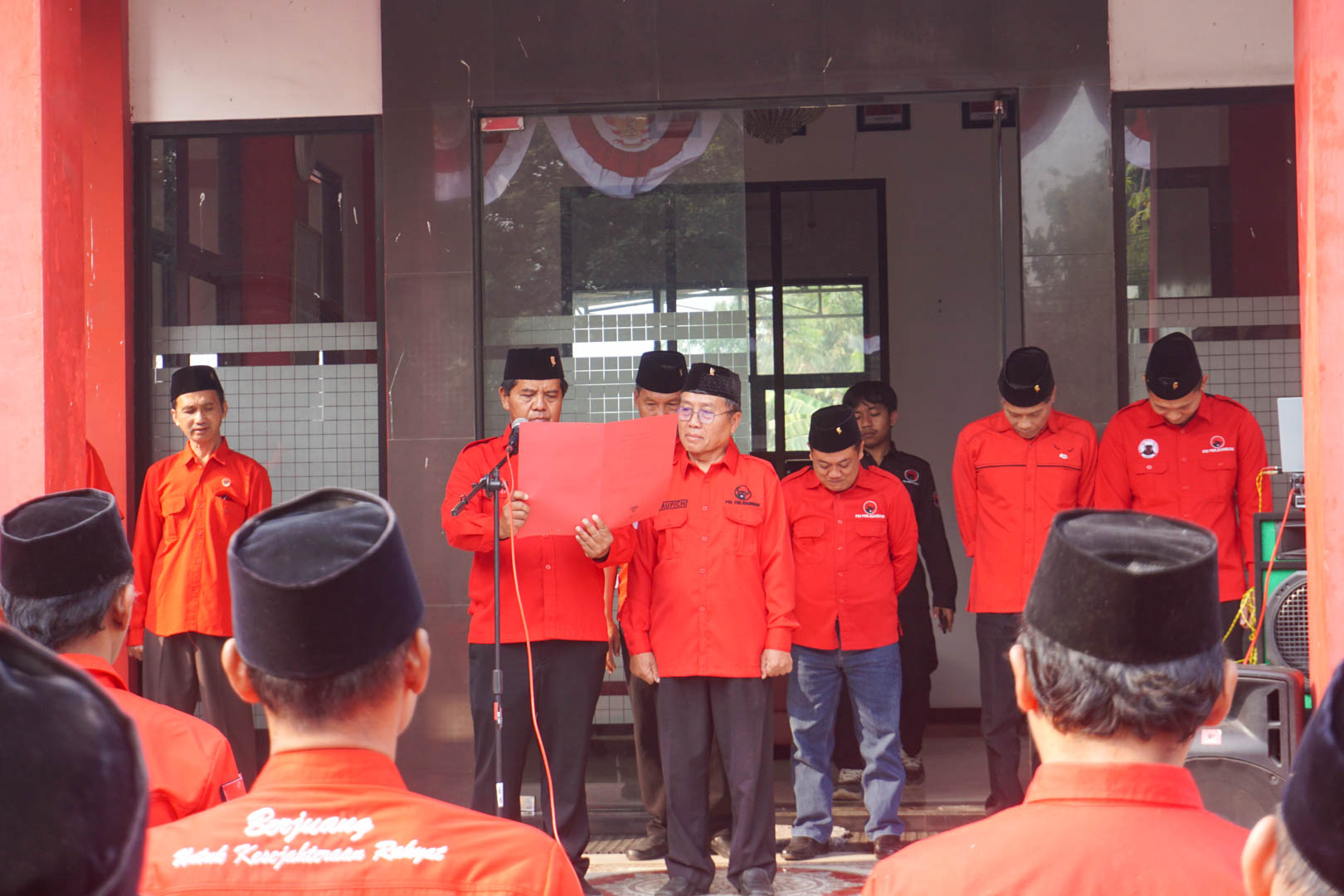 Upacara HUT ke-81 RI PDI Perjuangan Kabupaten Blitar, Haji Basori: Masyarakat Bawah Masih Butuh Perhatian untuk Rasakan Kemerdekaan