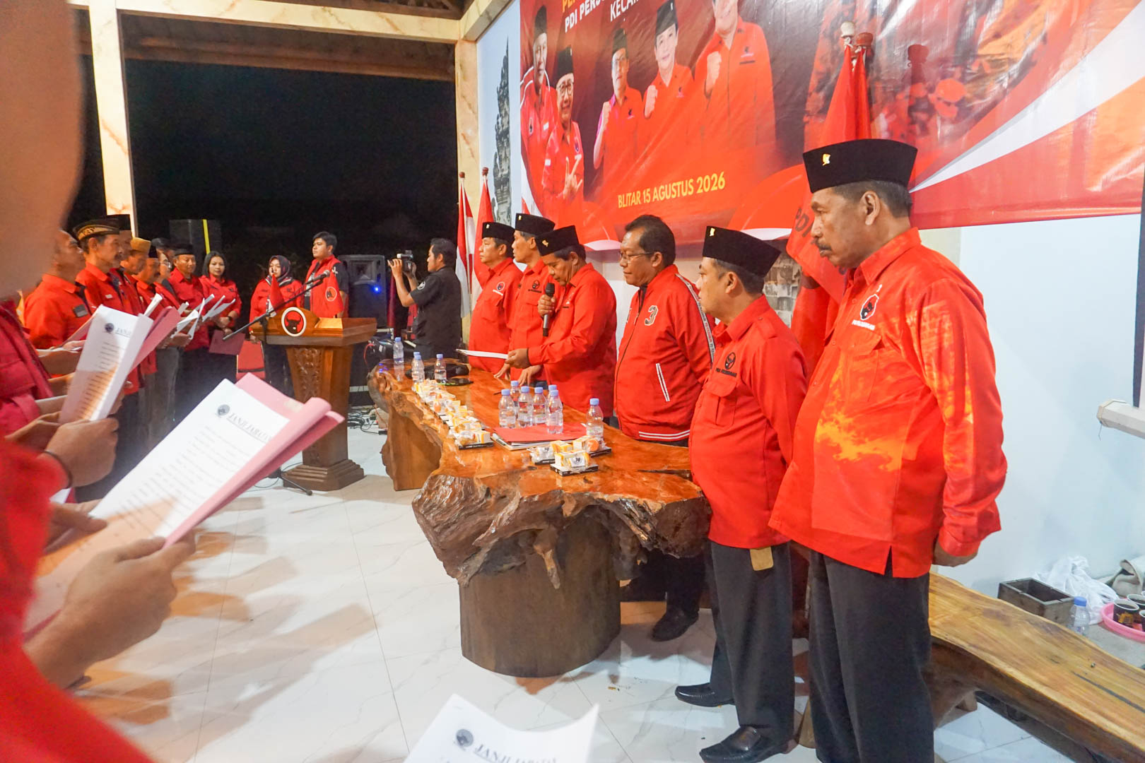 Rampungkan Musran PDI Perjuangan Seluruh Kecamatan di Kabupaten Blitar, Guntur Wahono Siap Kejar 22 Kursi Legislatif Basori PDIP Kabupaten Blitar pimpin sumpah ranting srengat musran sabtu 15 agustus 2026