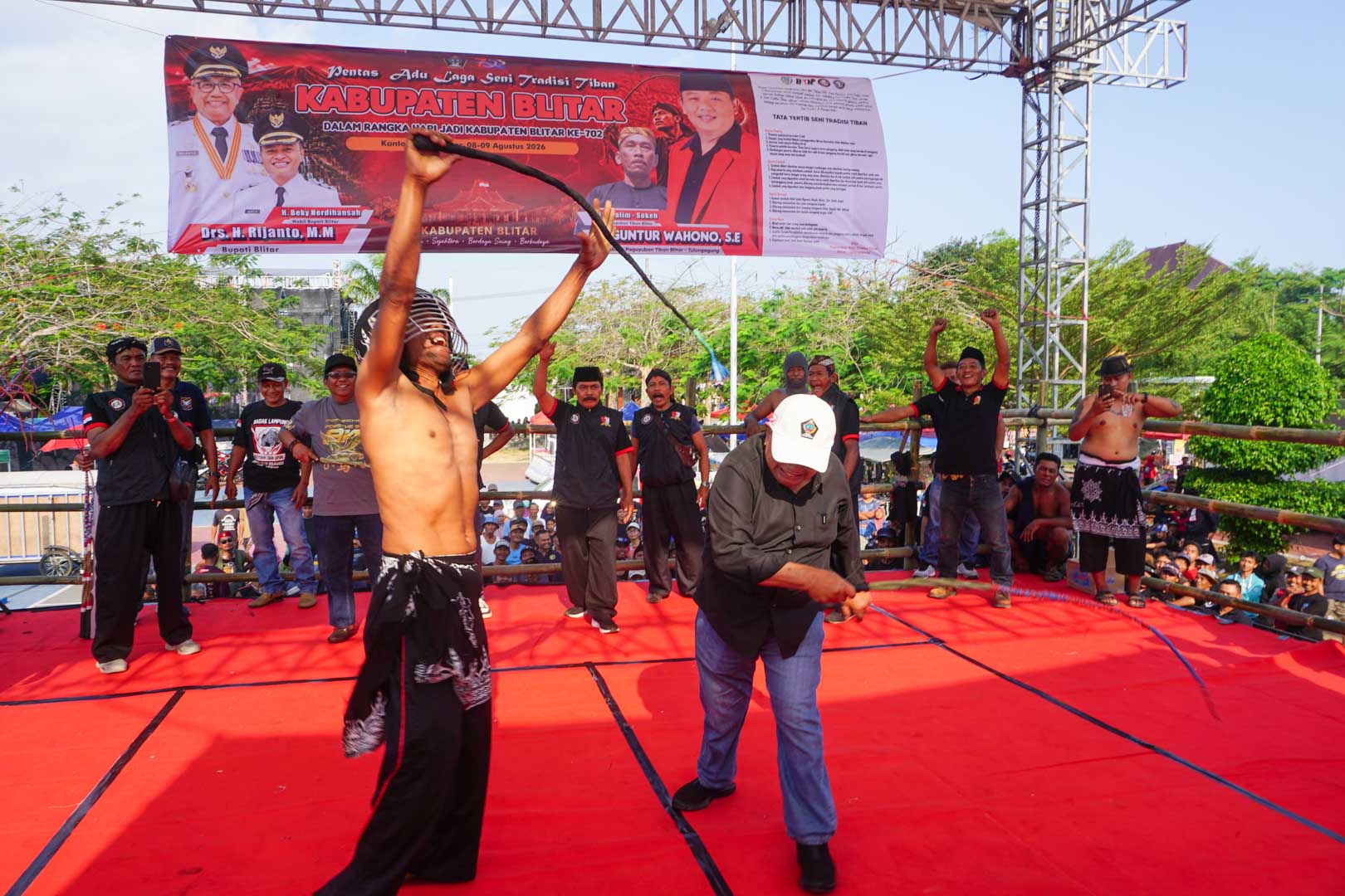 bupati blitar rijanto ikut pecut tiban alun alun kanigoro sabtu 8 agustus 2028
