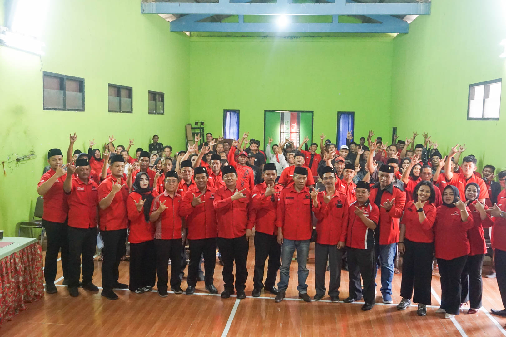 foto bersama seluruh ranting talun PDIP kabupaten blitar sabtu 15 agustus 2026 