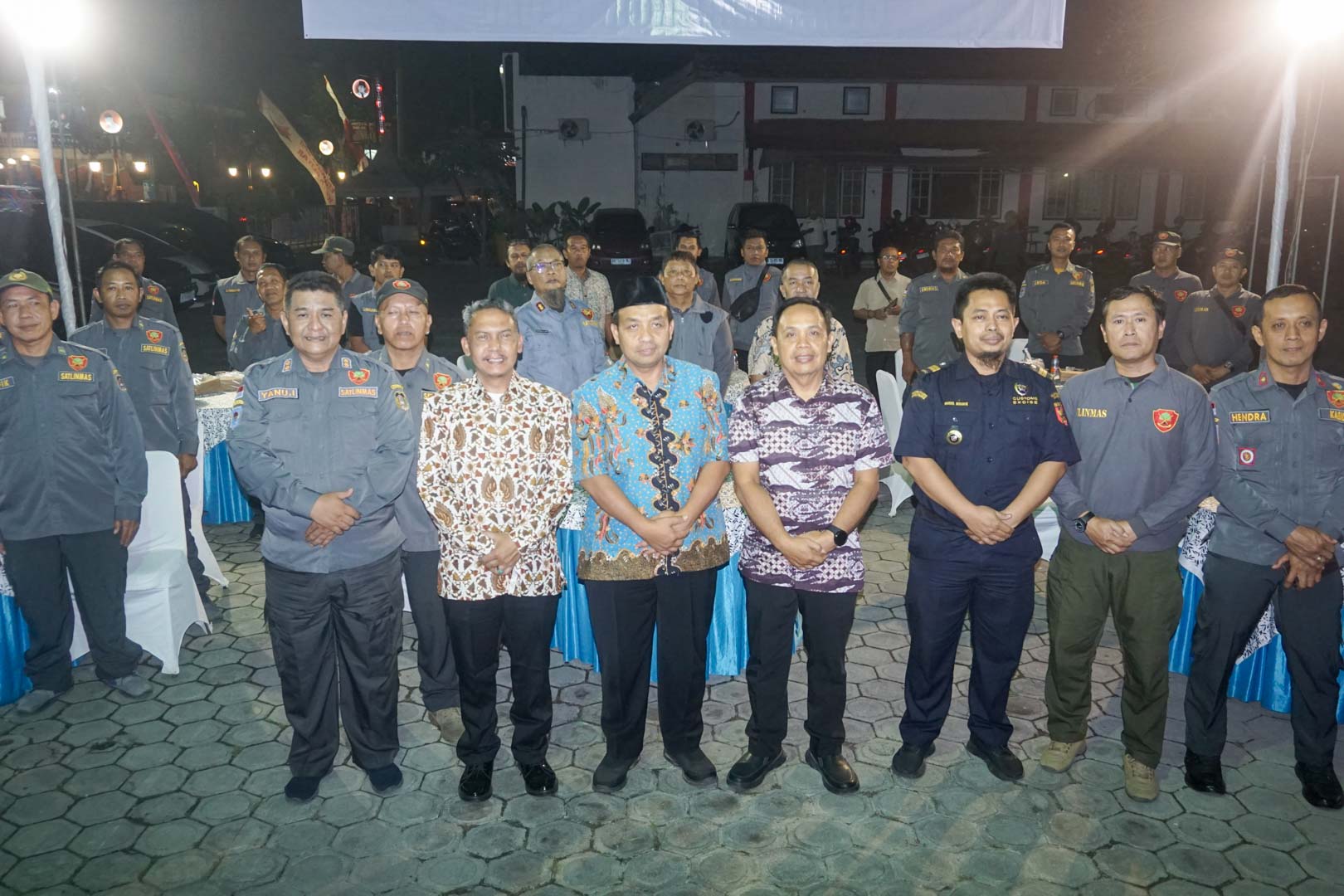 foto bersama satpol pp kota blitar sosialisasi gempur rokok ilegal rabu 19 agustus 2026