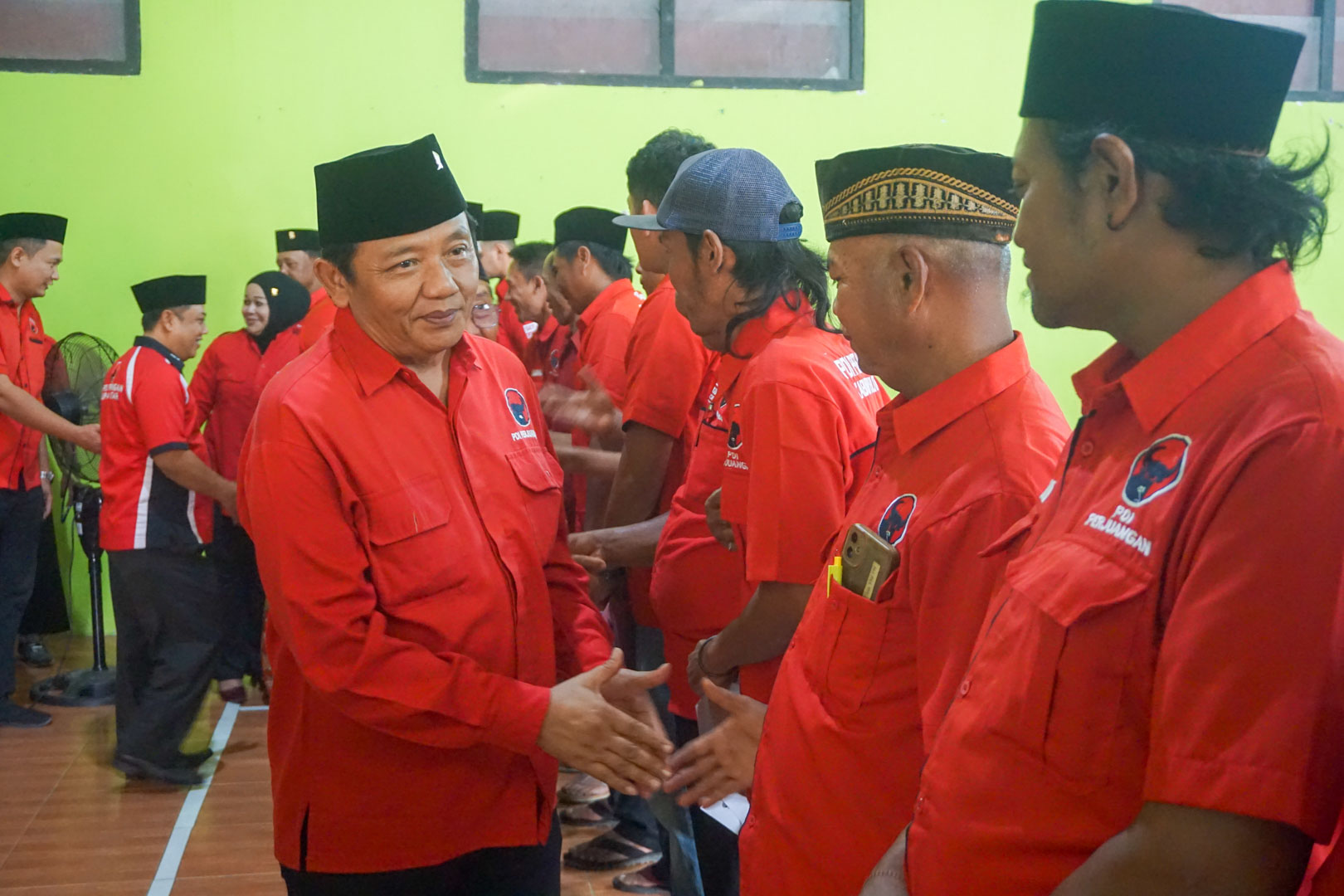 Guntur Wahono Jabat Tangan Pengurus Ranting Talun Kabupaten Blitar Musran Sabtu 15 Agustus 2026