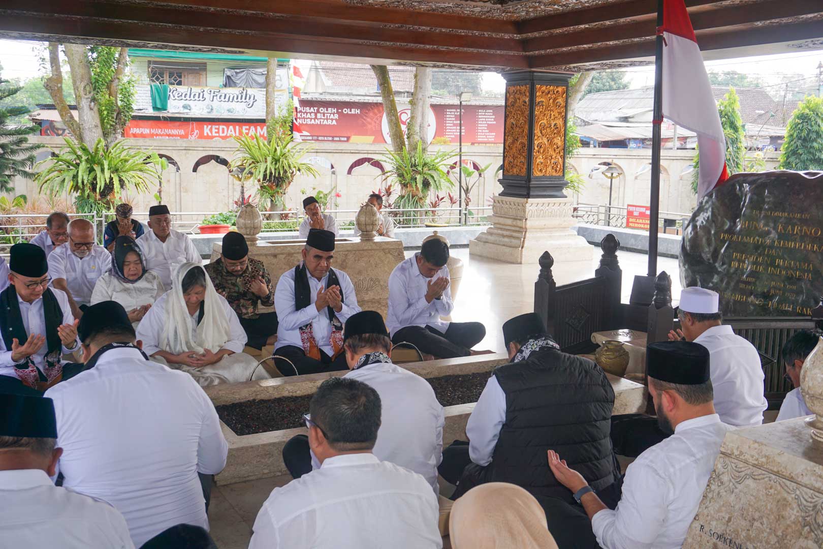 Pimpinan MPR RI Ziarah Kemerdekaan ke Makam Bung Karno, Mas Ibin Ajak Terus Meneladani Semangat Sang Proklamator