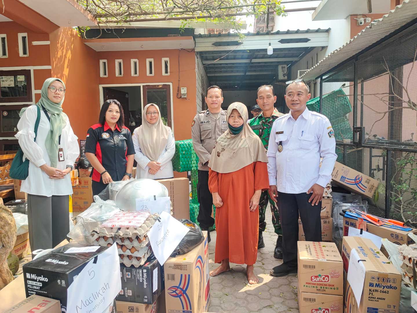 lansia produktif alat bantu masak atensi kemensos dari laskar peduli kasih blitar rabu 19 agustus 2026