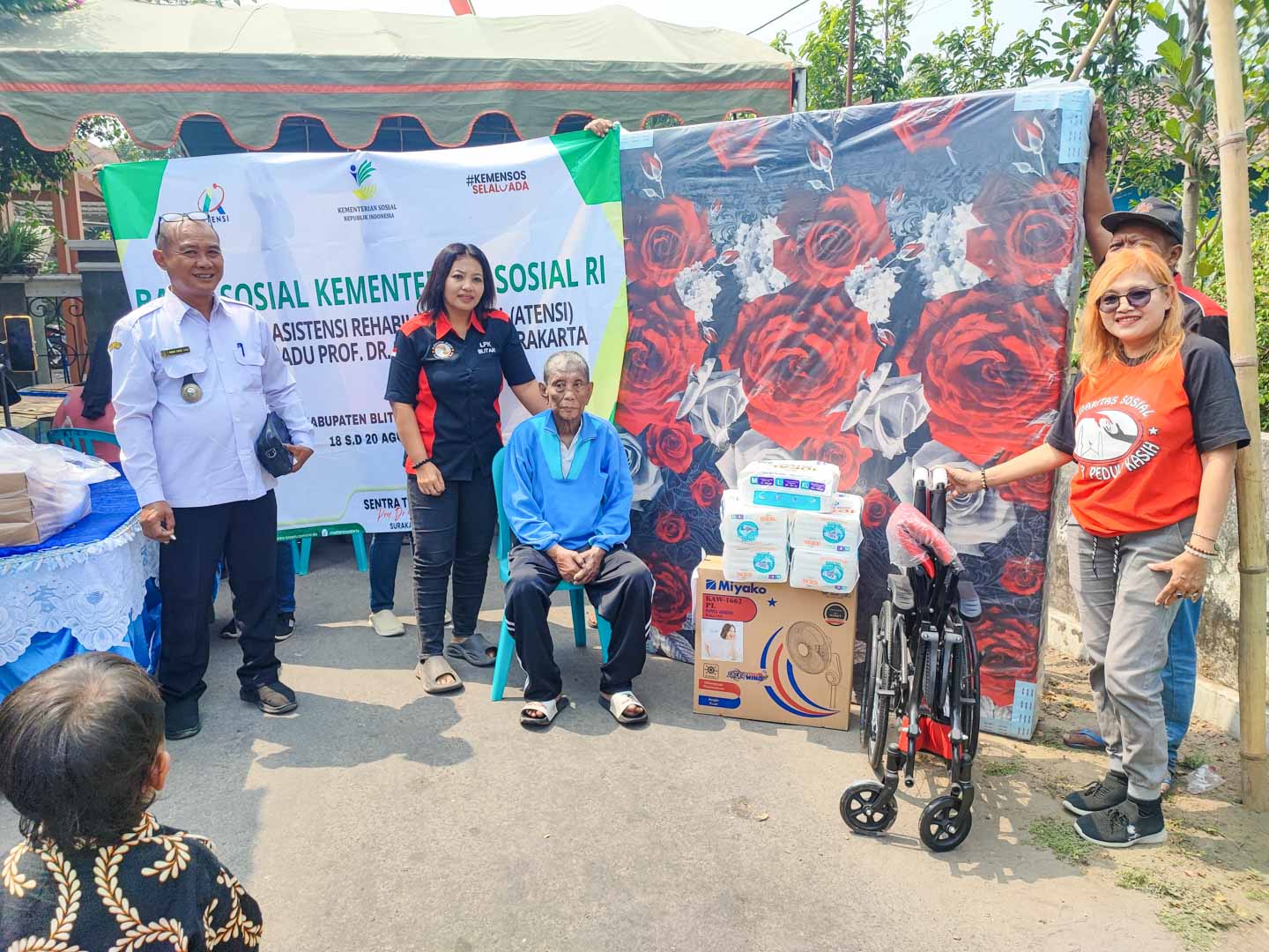 Laskar Peduli Kasih Dampingi Lansia di Blitar, Bantuan Usaha hingga Aksesibilitas Disalurkan dari Program Atensi Kemensos