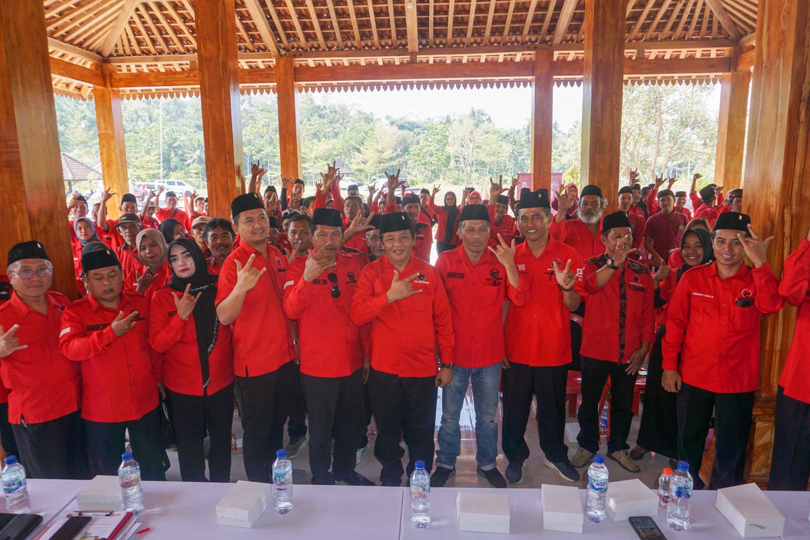 Tak Ingin Lahirkan Kader Karbitan, Musran PDI Perjuangan Kabupaten Blitar Jadi Awal Pendidikan Politik Generasi Muda kompak salam metal musran kesamben pdi perjuangan kabupaten blitar sabtu 1 agustus 2026