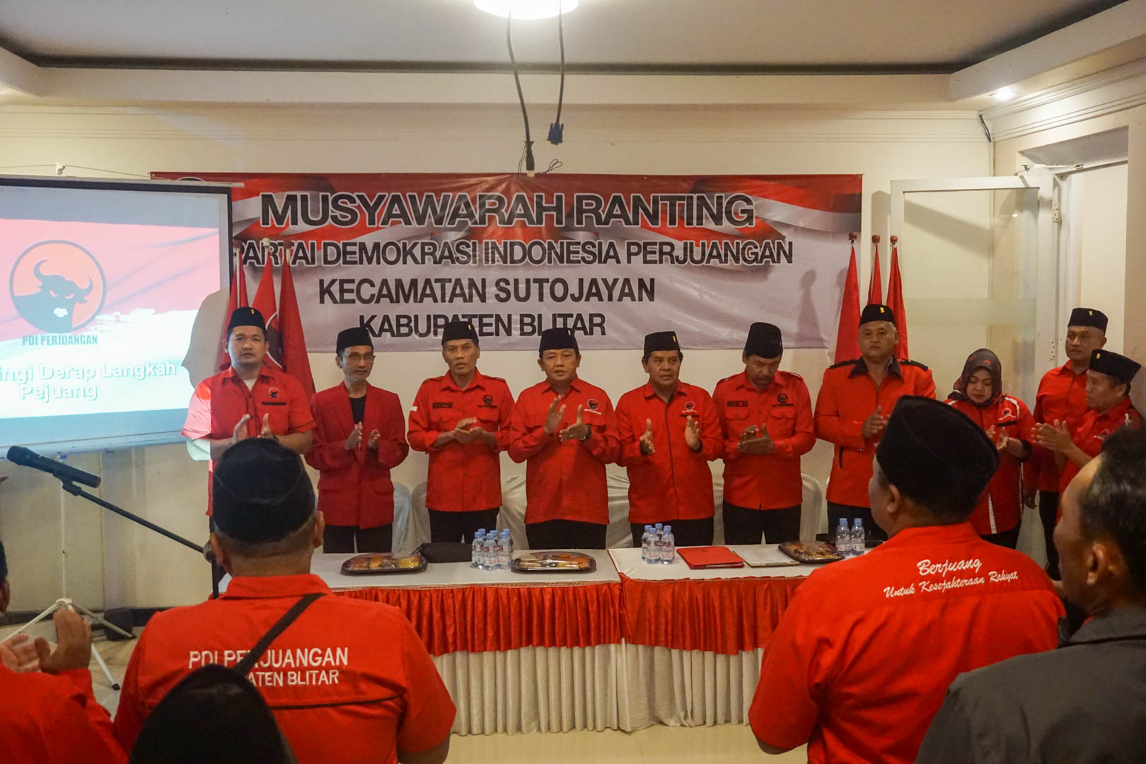 Musran PDI Perjuangan Kabupaten Blitar Kecamatan Sutojayan nyanyi lagu kader militan 9 agustus 2026