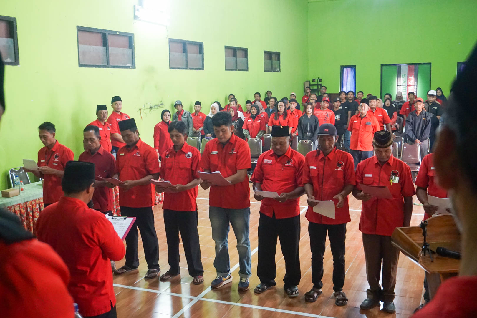 Bendahara DPC PDI Perjuangan Kabupaten Blitar Basori Lantik Ranting Talun sabtu 15 Agustus 2026