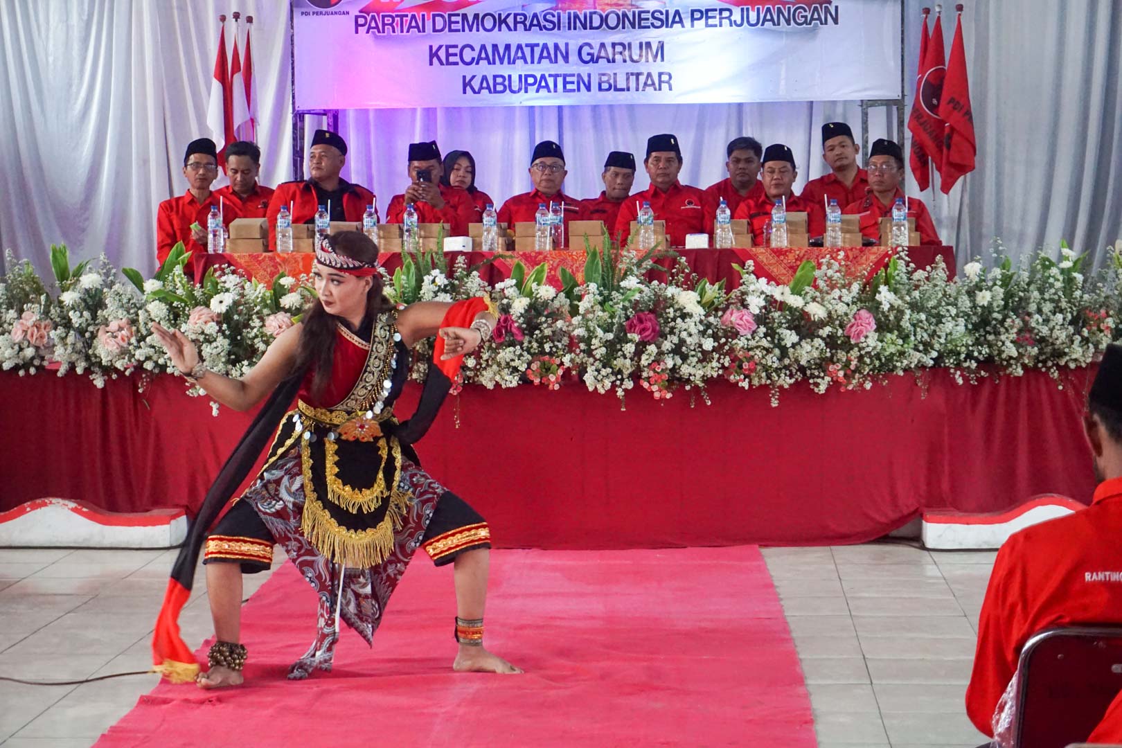 Bupati Blitar Rijanto Hadiri Puncak Musran PDI Perjuangan, Apresiasi Rangkul Kader Muda dari Berbagai Kalangan tari remong musran garum pdi perjuangan kabupaten blitar minggu 16 agustus 2026