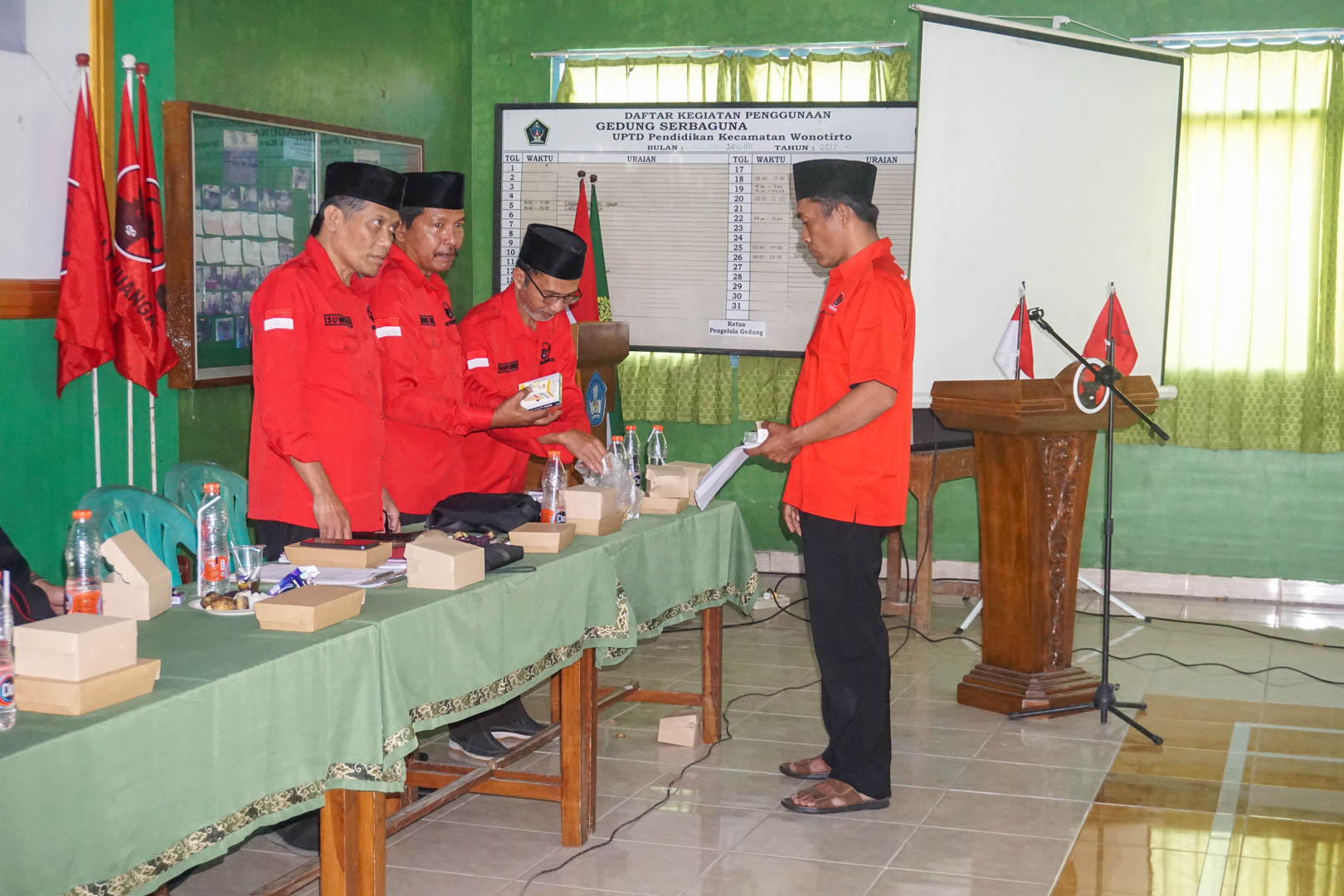 Wakabid Industri Perdagangan BUMN Investasi Koperasi dan UMKM DPC PDI Perjuangan Kabupaten Blitar Endik Susilo Stempel Partai Musyawarah Ranting Wonotirto Minggu 8 Agustus 2026