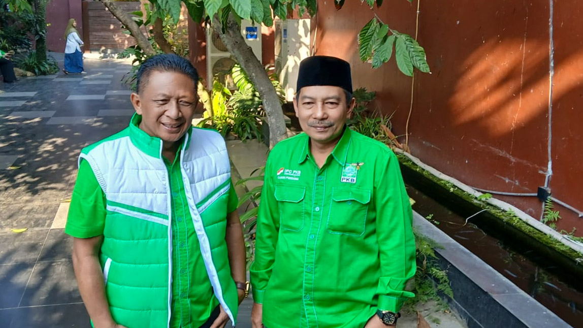 Wakil Sekretaris Fraksi PKB DPRD Kabupaten Blitar Candra Purnama dan Marhaenis Urip Widodo