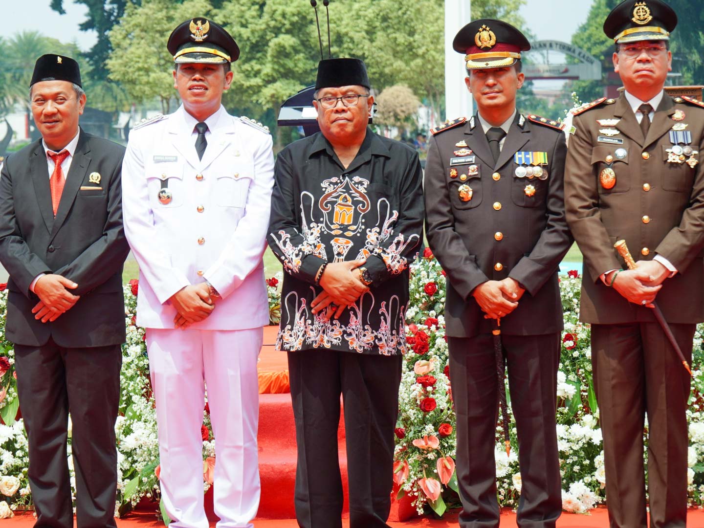 Walikota Blitar Mas Ibin dan Walikota Blitar 2020-2024 Santoso upacara HUT RI ke-81 Alun Alun Blitar Senin 17 agustus 2026