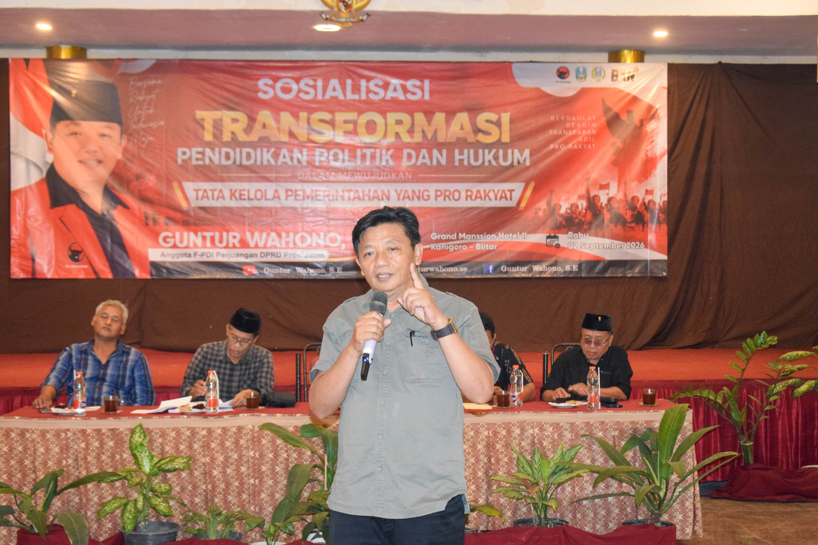 Sowan di Blitar Guntur Wahono Ajak Masyarakat Melek Politik, Pilihan Pemilu Berdampak Langsung pada Kehidupan Sehari-hari Guntur Wahono Ketua DPC PDI Perjuangan Kabupaten Blitar Ingatkan Tidak Apatis Politik
