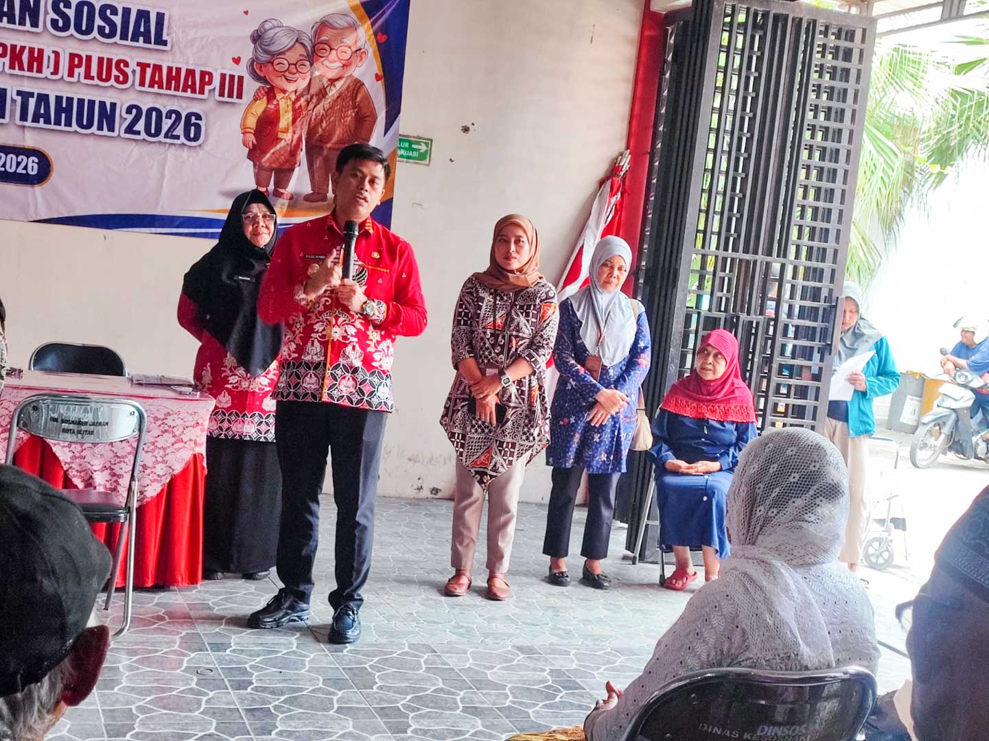 Pantau PKH Plus Lansia, Mas Ibin: Kota Blitar Harus Nyaman hingga Usia Tua Mas Ibin PKH Plus Lansia Kamis 10 September 2026