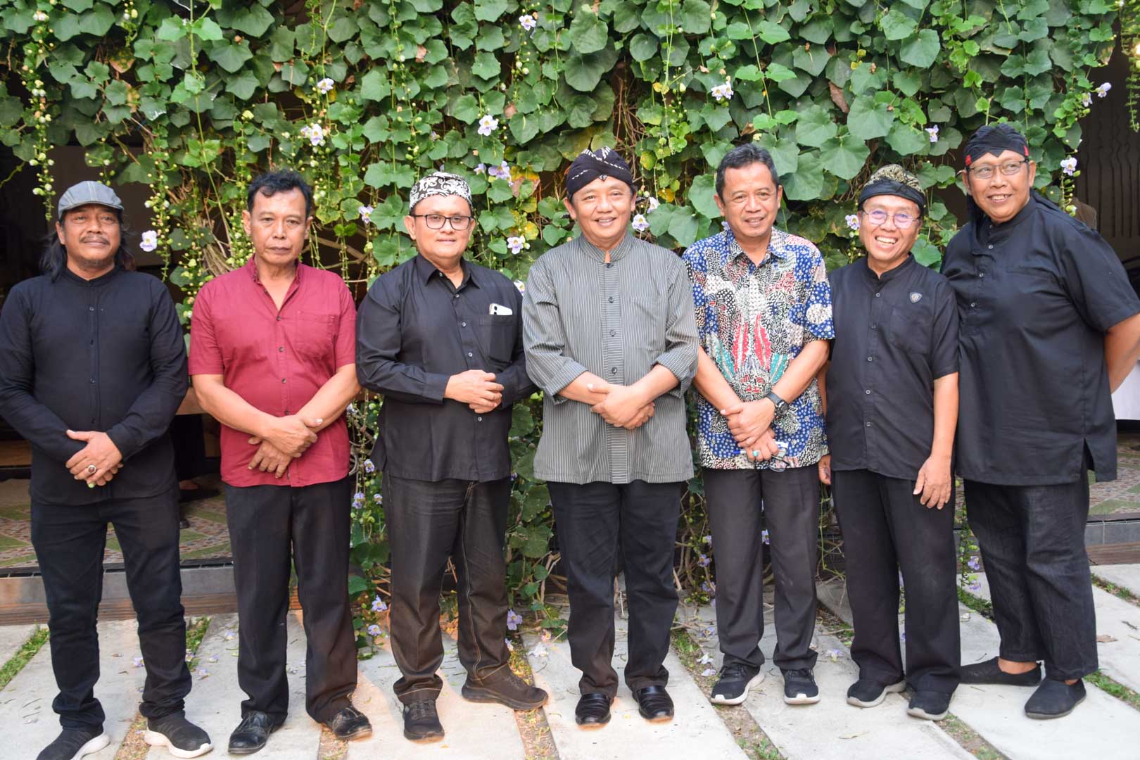 Guntur Wahono Dorong Langen Beksan Blitar Naik Kelas, Legalitas hingga Penguatan Organisasi Jadi Perhatian Dari kiri Anung Darmono, Gatot, Slamet Sutanto, Guntur Wahono, Eko Susanto, Taufich, Agus Budi Handoko Sowan 19 Oktober 2026